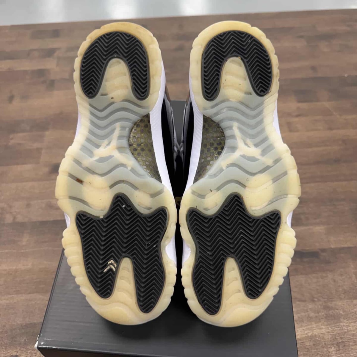 Jordan 11 Retro DMP Gratitude (2023) Size 10 (Pre-Owned) - Image 3