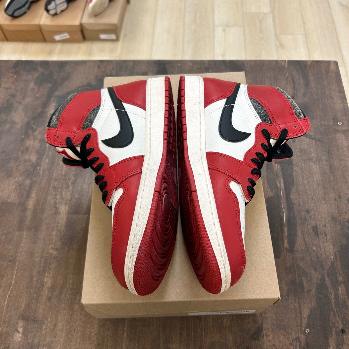 Jordan 1 Retro High OG Chicago Lost and Found Size 10 (Pre-Owned) - Image 3