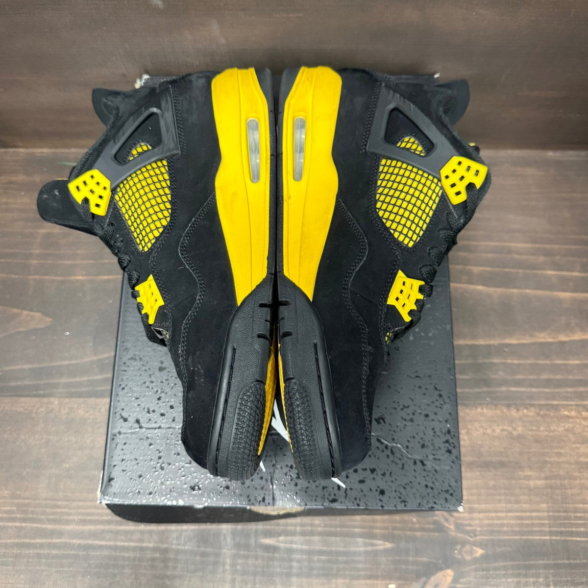 Jordan 4 Retro Thunder (2023) - Image 3