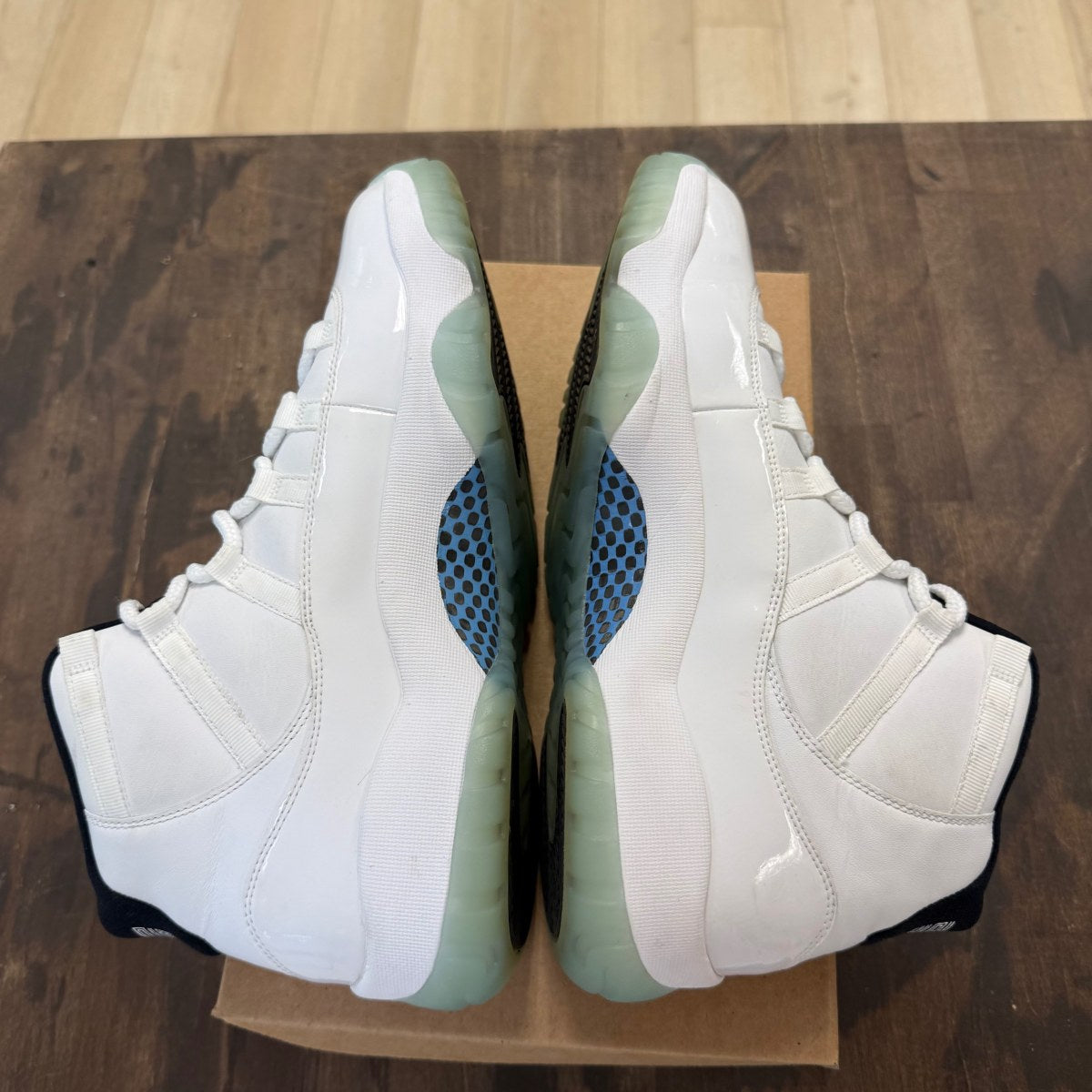 Jordan 11 Retro Legend Blue (2014) Size 12 (Pre-Owned) - Image 4