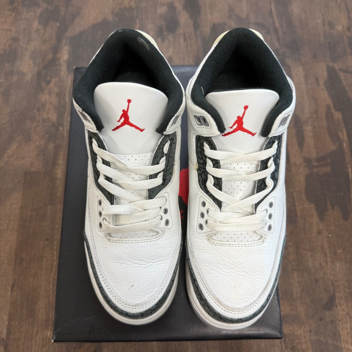 Jordan 3 Retro Cement Grey (GS) Size 7Y (Pre-Owned) - Image 2