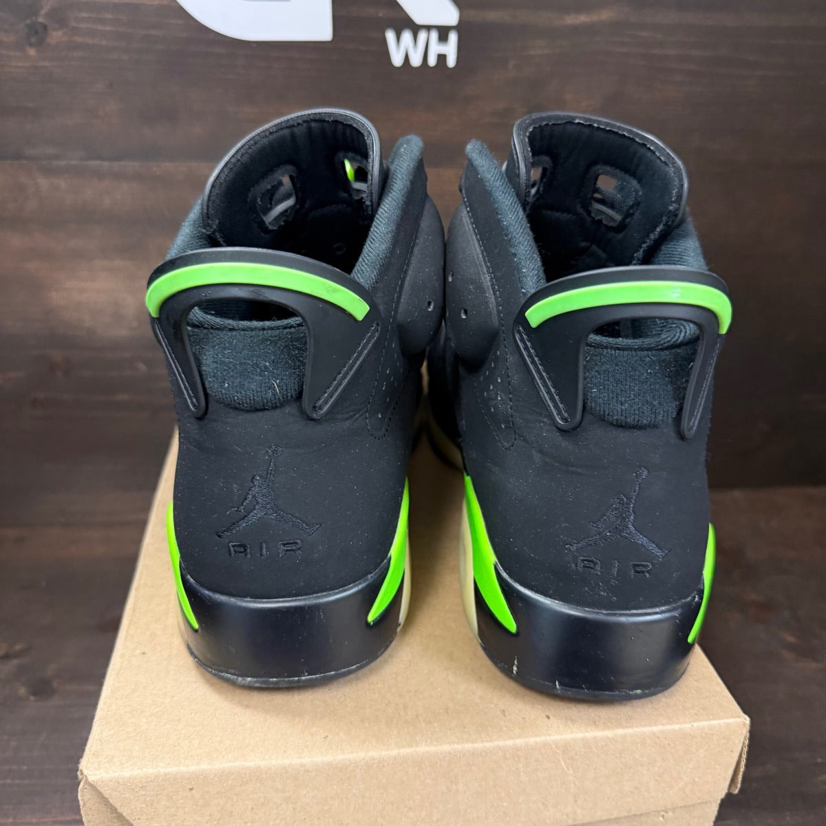 Jordan 6 Retro Electric Green Size 13 (Pre-Owned) - Image 4