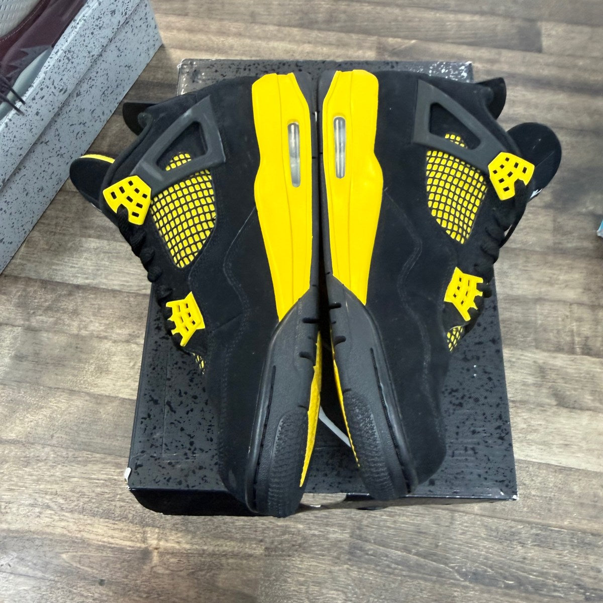 Jordan 4 Retro Thunder (2023) - Image 3