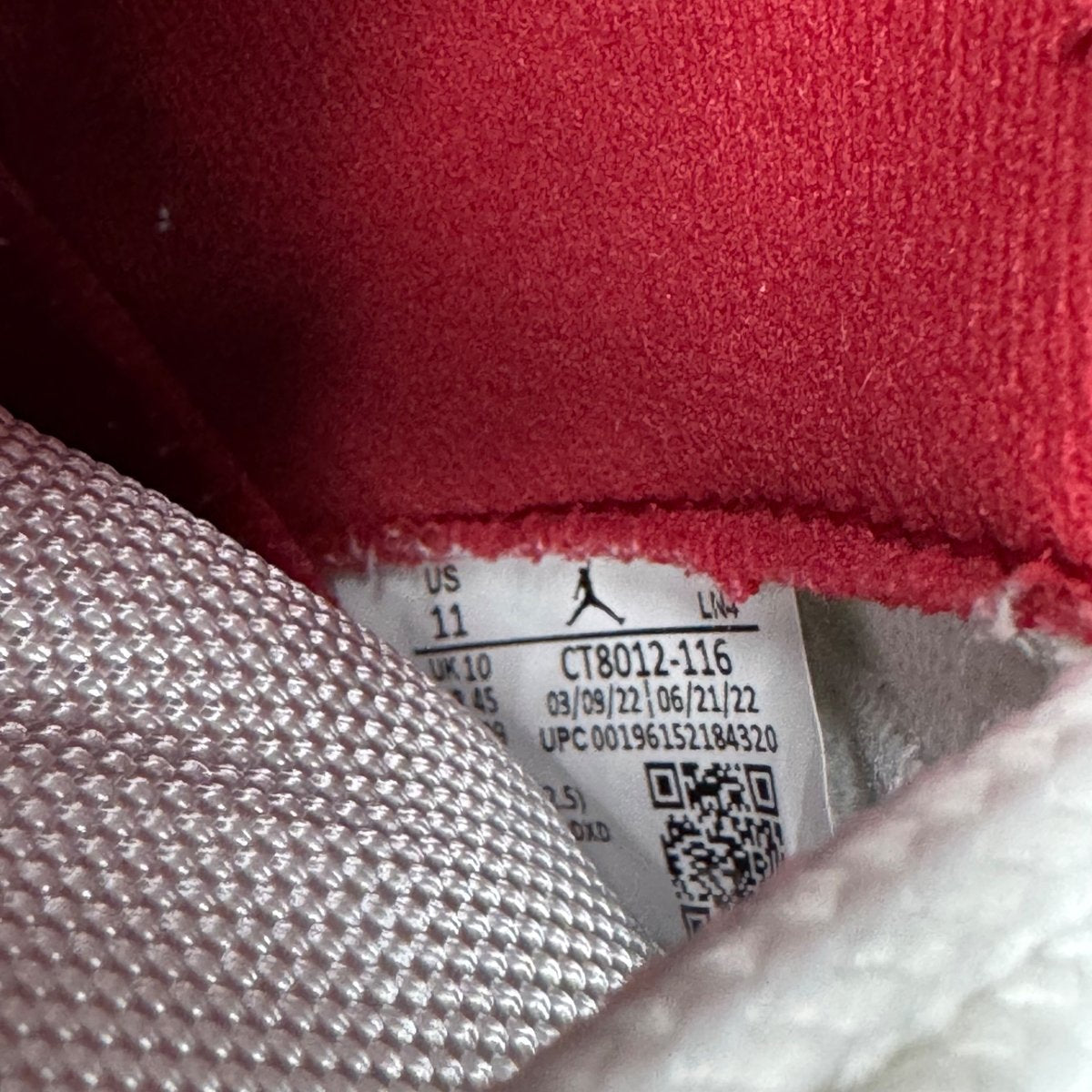 Jordan 11 Retro Cherry (2022) Size 11 (Pre-Owned) - aux