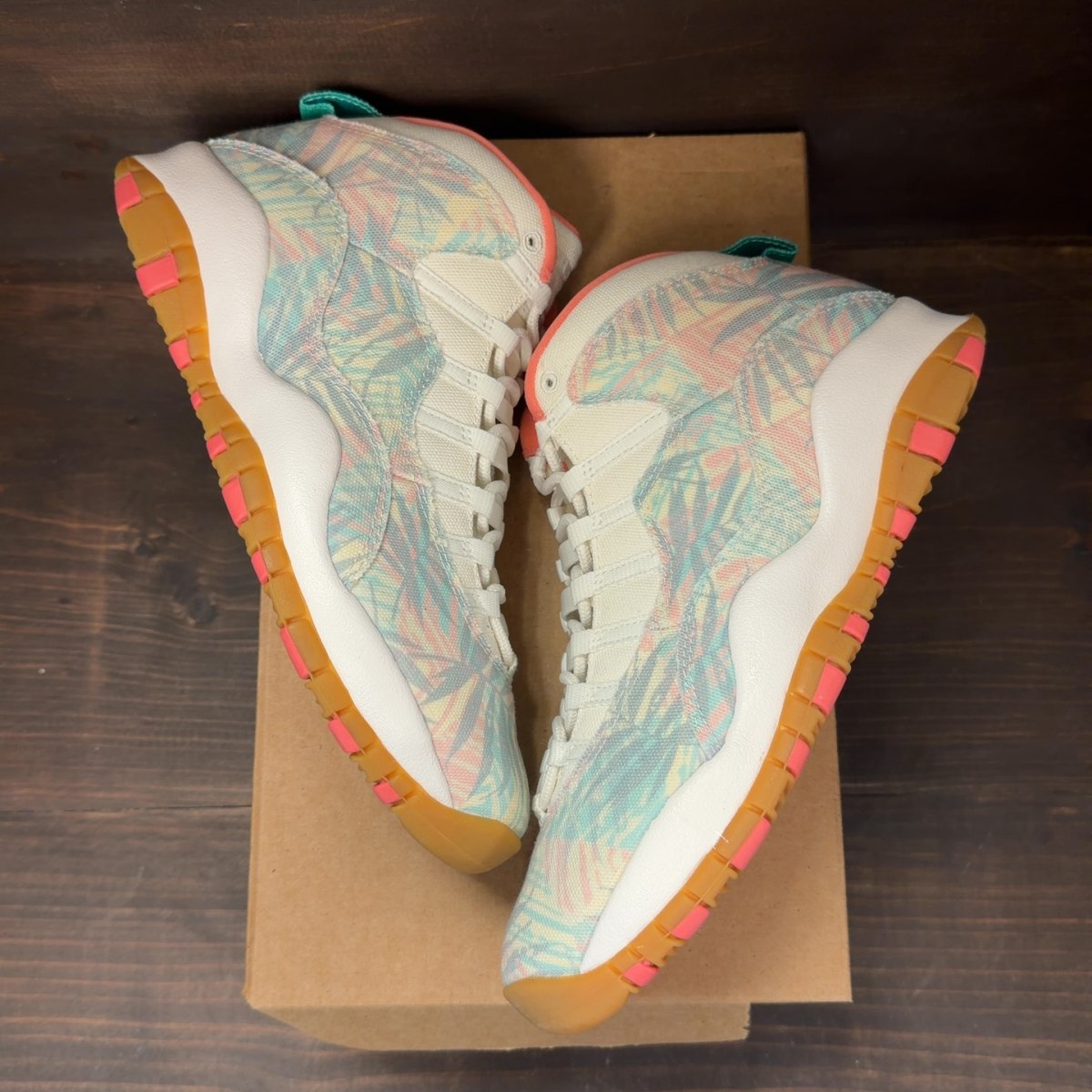 Jordan 10 Retro Super Bowl LIV Size 9.5 - Image 2