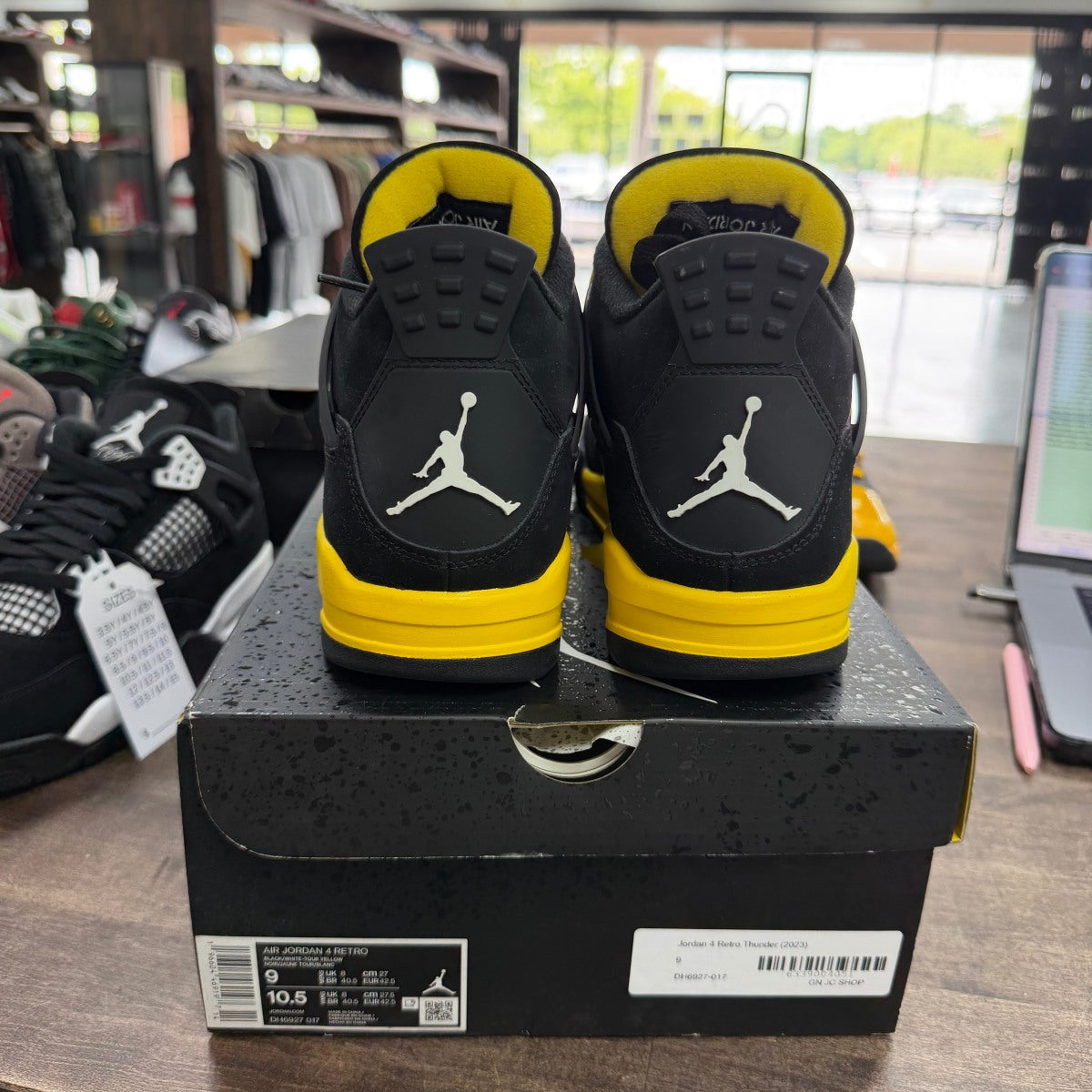 Jordan 4 Retro Thunder (2023) - Image 3