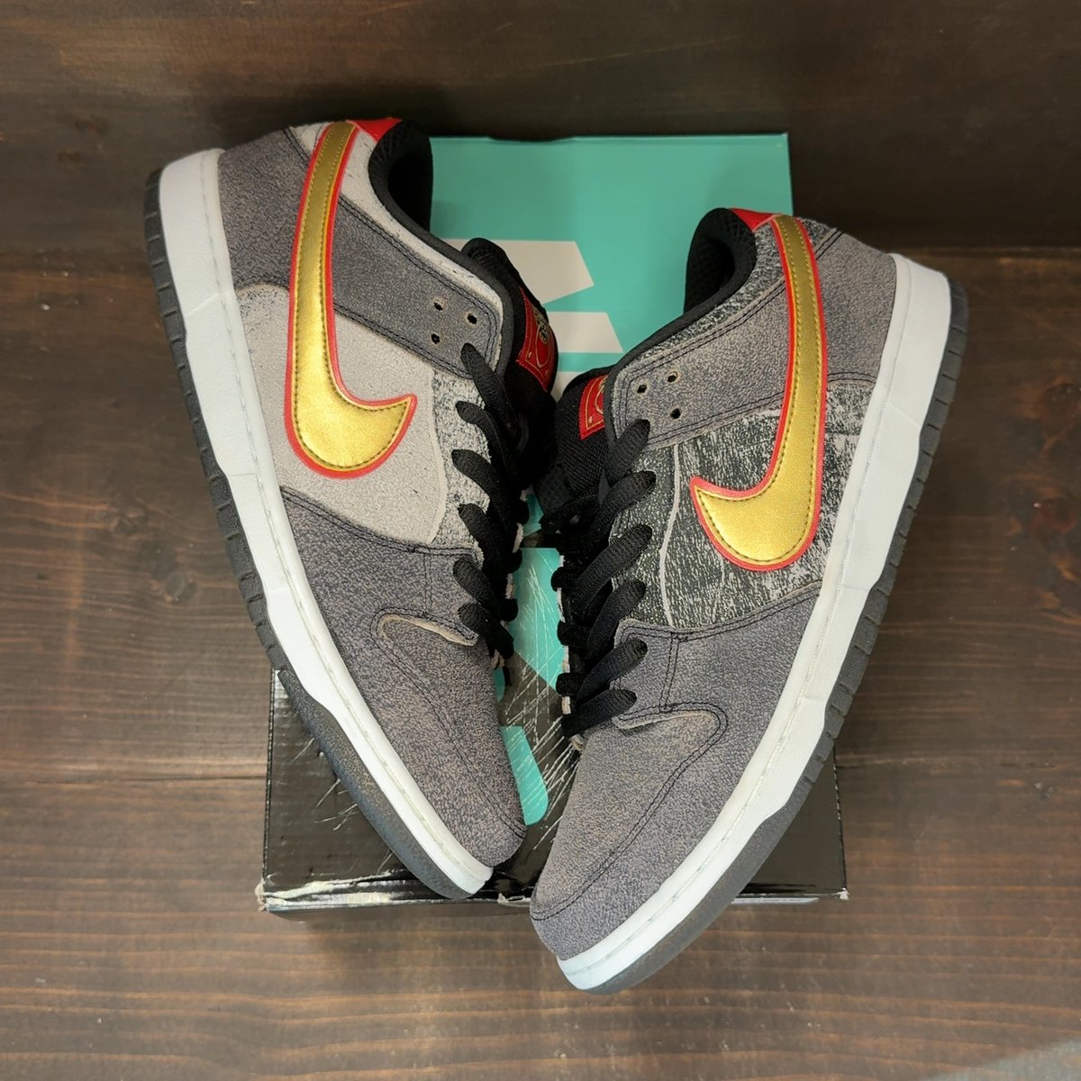 Nike SB Dunk Low Beijing Metallic Gold Size 12 (Pre-Owned) - back