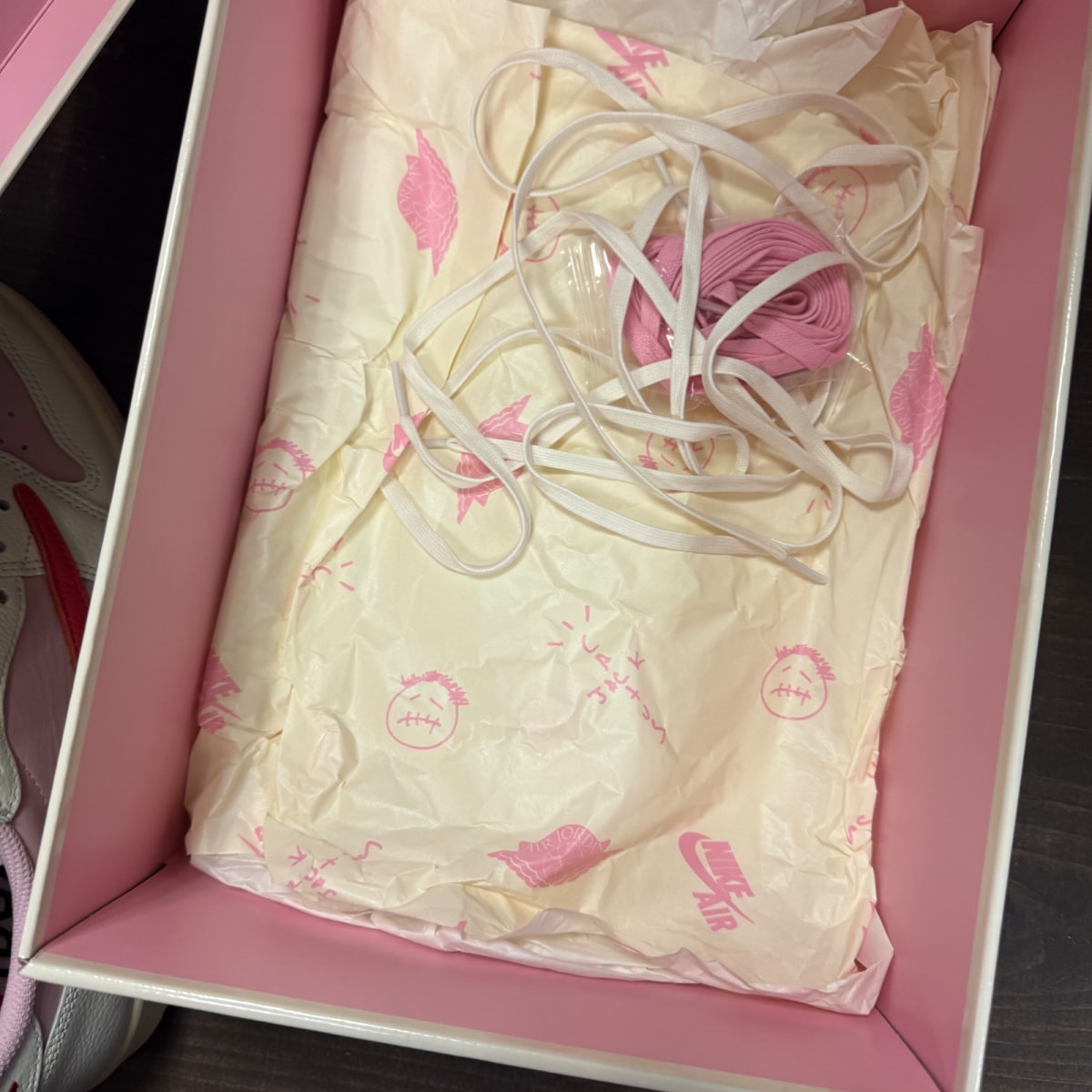 Jordan 1 Retro Low OG SP Travis Scott Sail Tropical Pink - Image 8