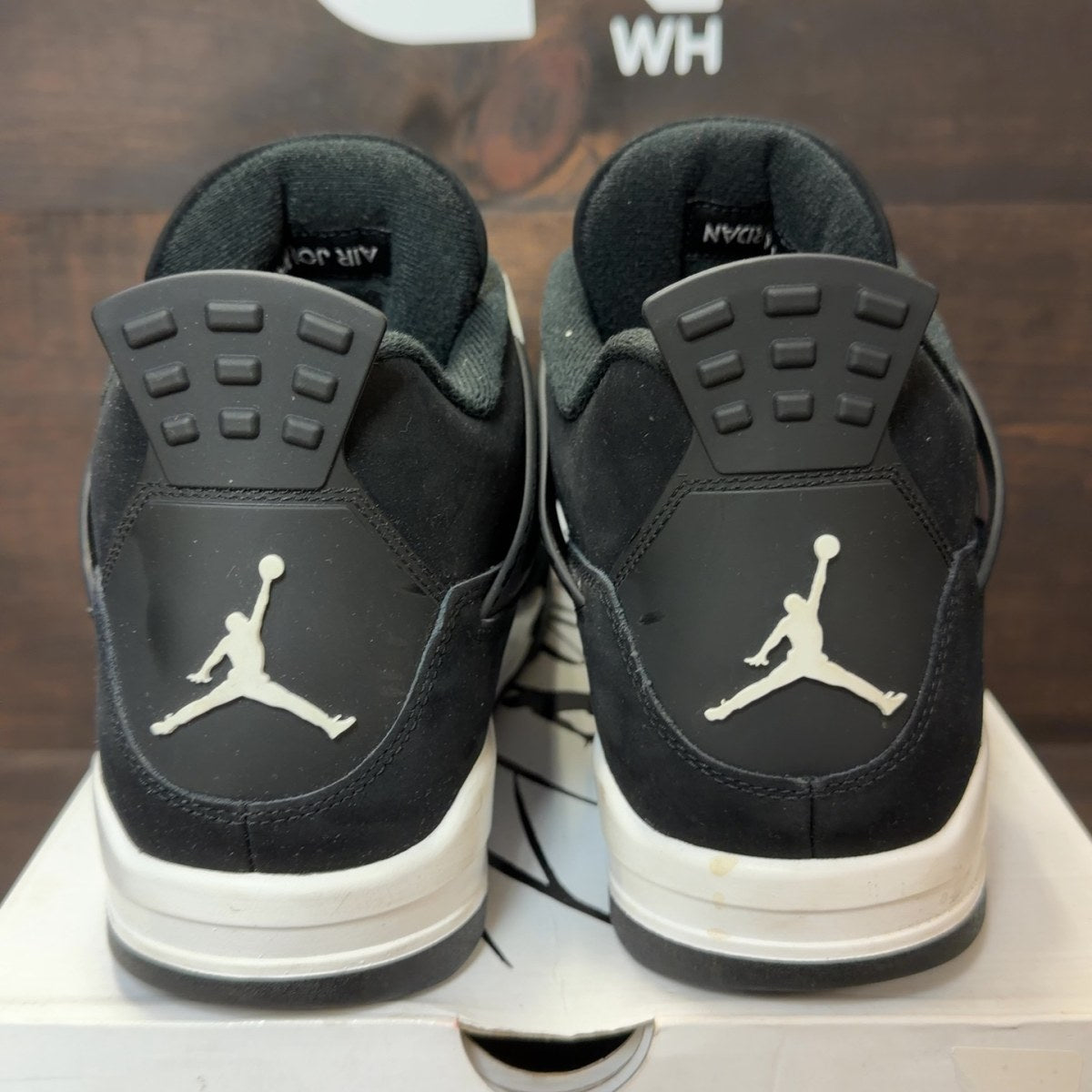 Jordan 4 Retro White Thunder - Image 4