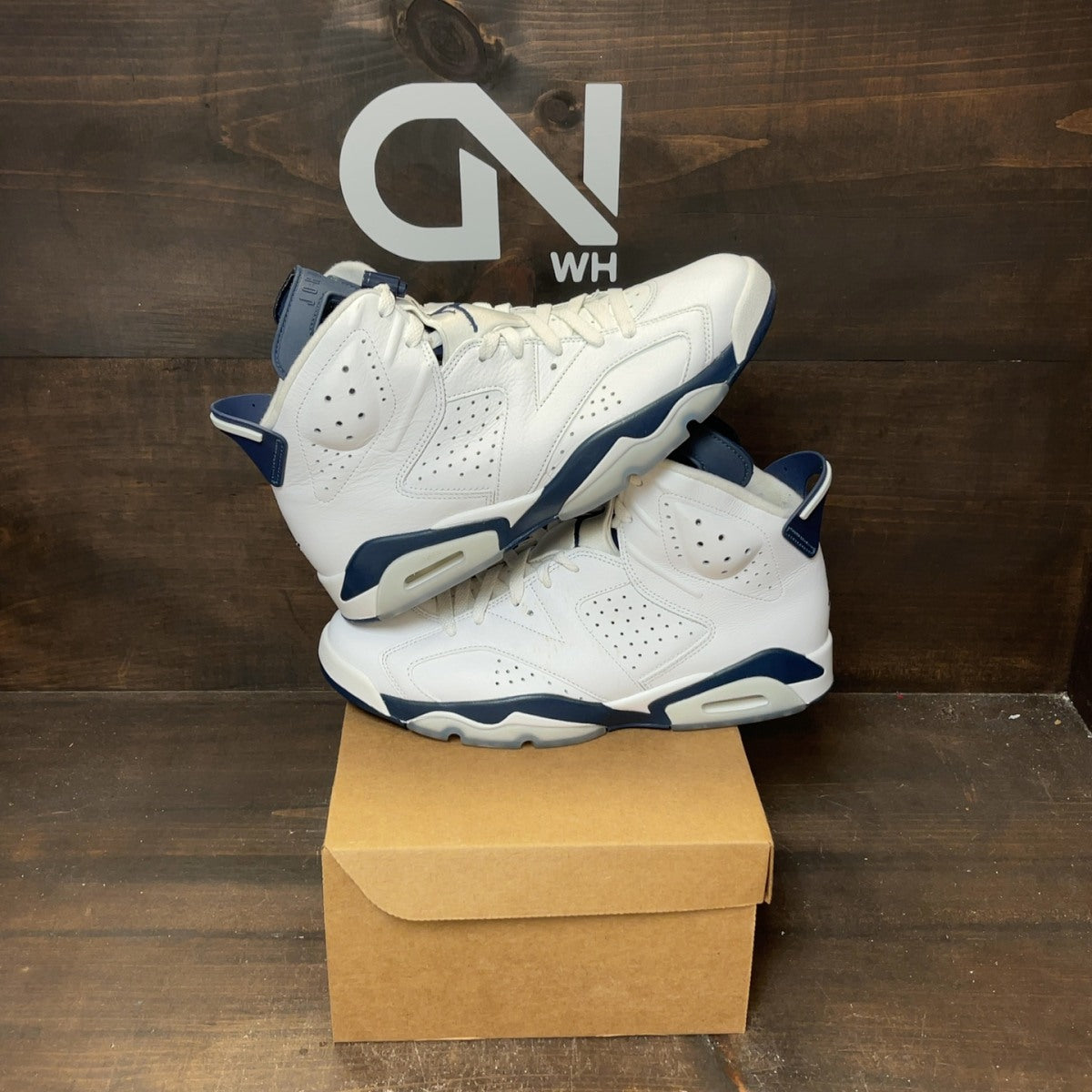 Jordan 6 Retro Midnight Navy (2022) Size 10.5 (Pre-Owned) - Image 1