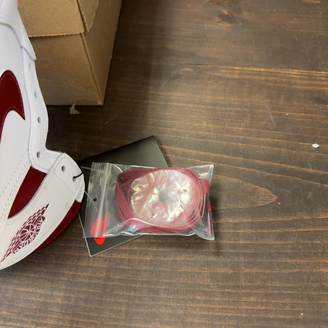 Jordan 1 Retro High '85 OG Metallic Burgundy Size 10.5 (Pre-Owned) - Image 9