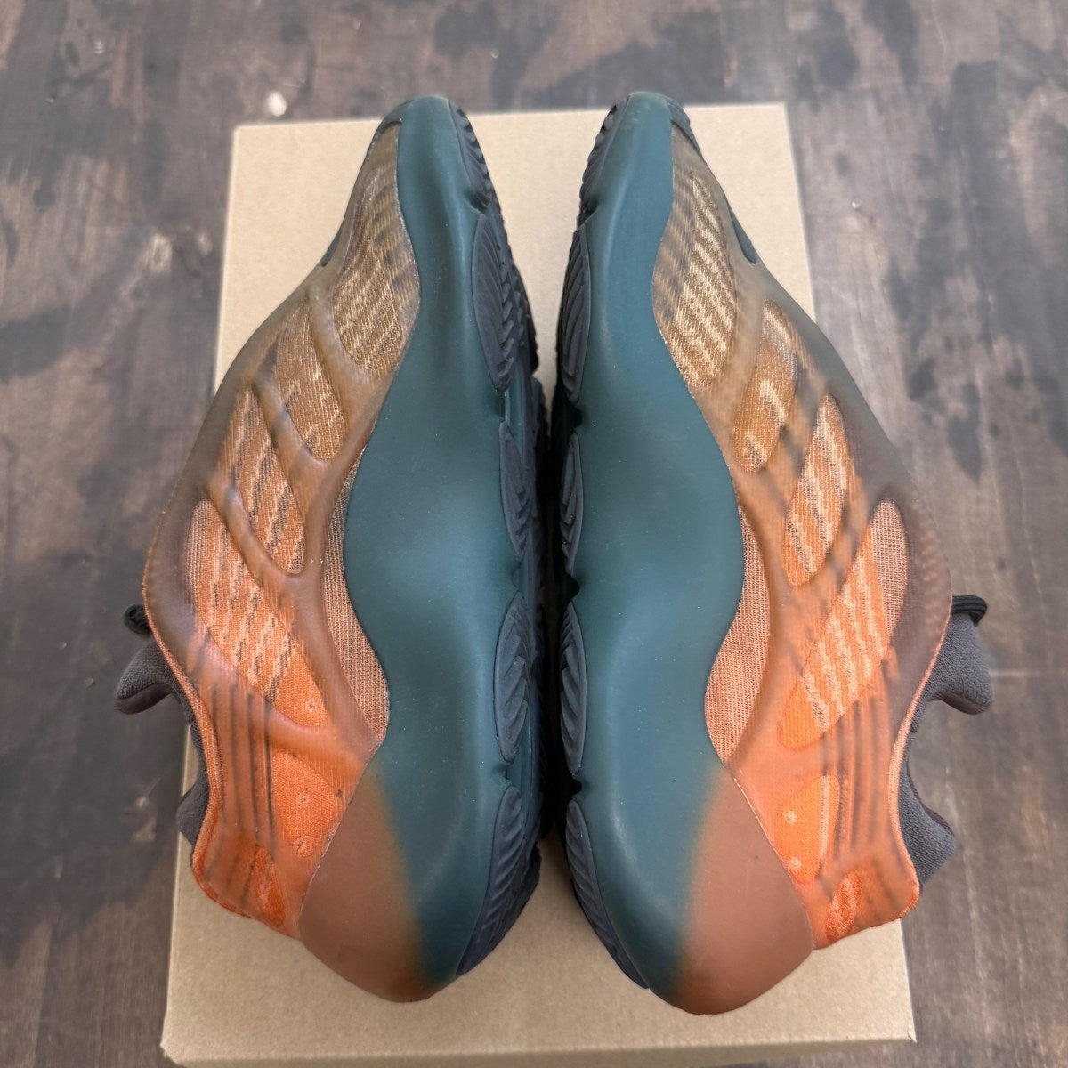 adidas Yeezy 700 V3 Copper Fade Size 6 (Pre-Owned) - Image 3