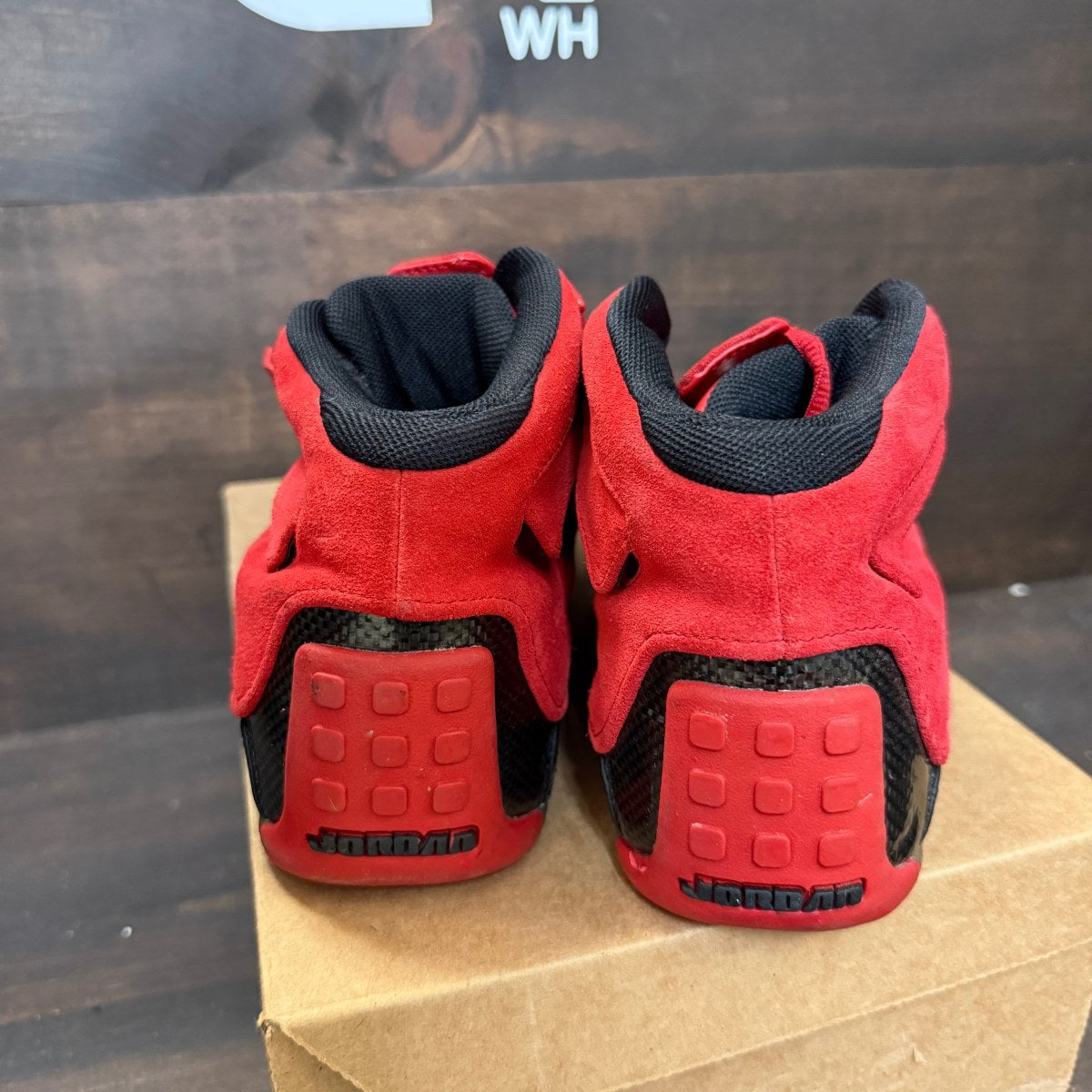 Jordan 18 Retro Toro Size 9.5 (Pre-Owned) - Image 4