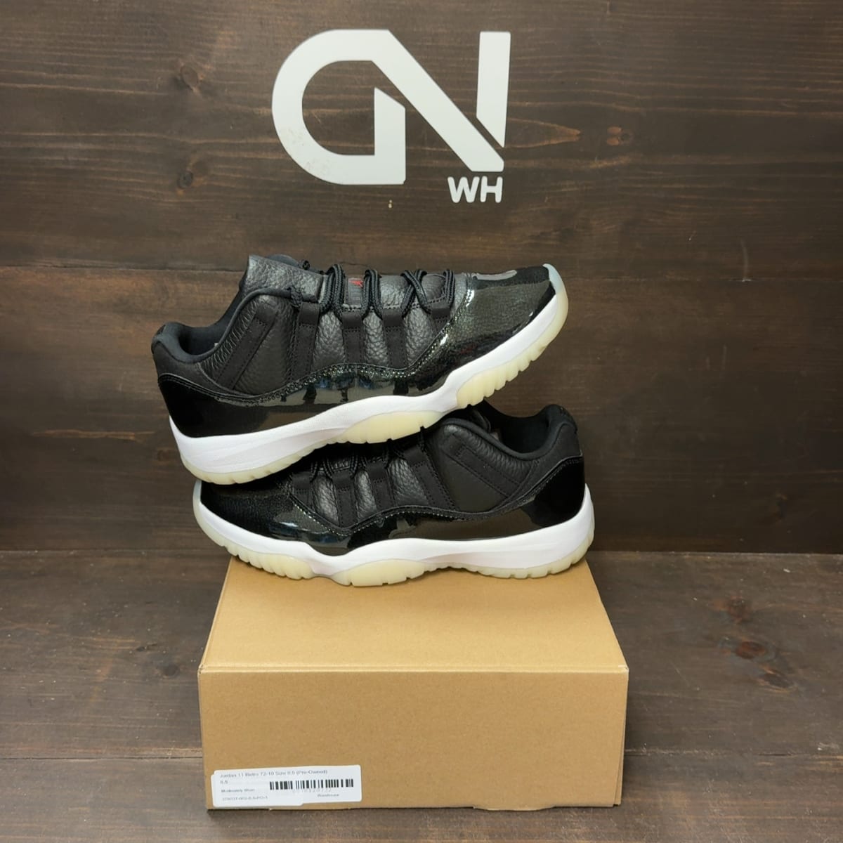 Jordan 11 Retro 72-10 Size 8.5 (Pre-Owned) - front