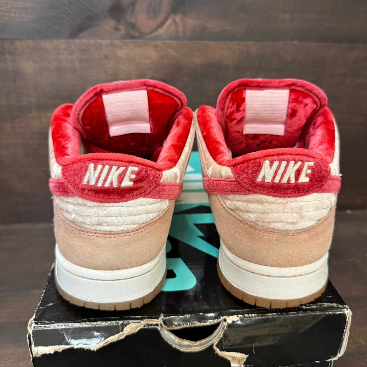 Nike SB Dunk Low StrangeLove Skateboards Size 9 (Pre-Owned) - Image 4