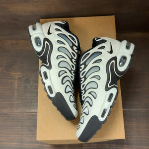 Nike Air Max Plus Drift White Black Metallic Silver Size 6 (Pre-Owned) - back