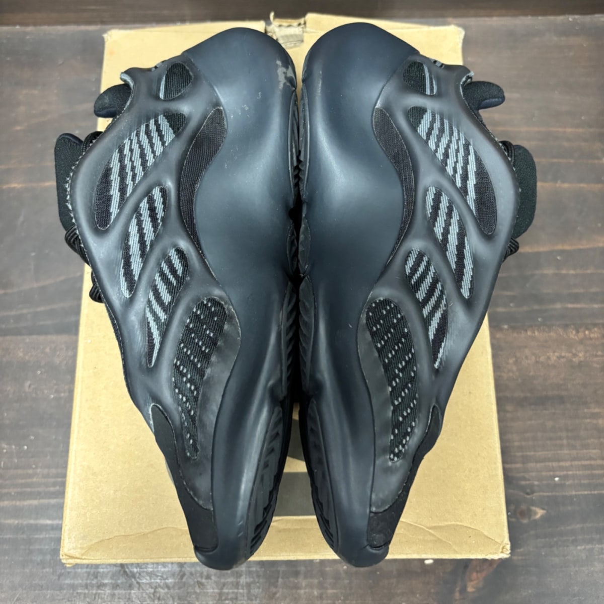 adidas Yeezy 700 V3 Alvah - Image 4