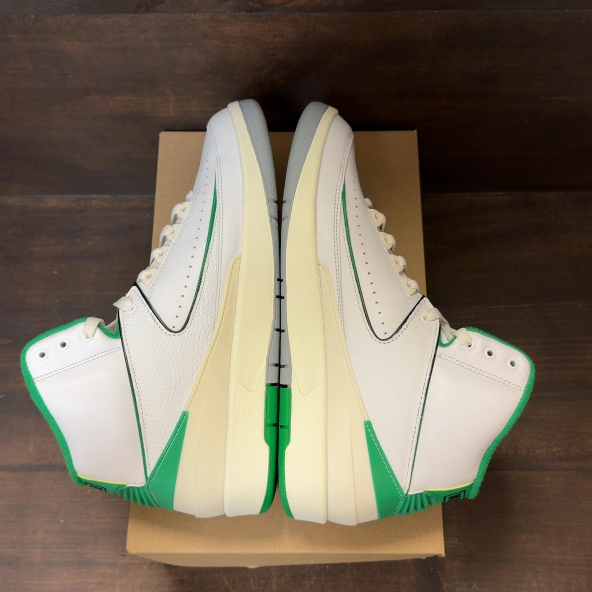 Jordan 2 Retro Lucky Green Size 10 (Pre-Owned) - Image 5