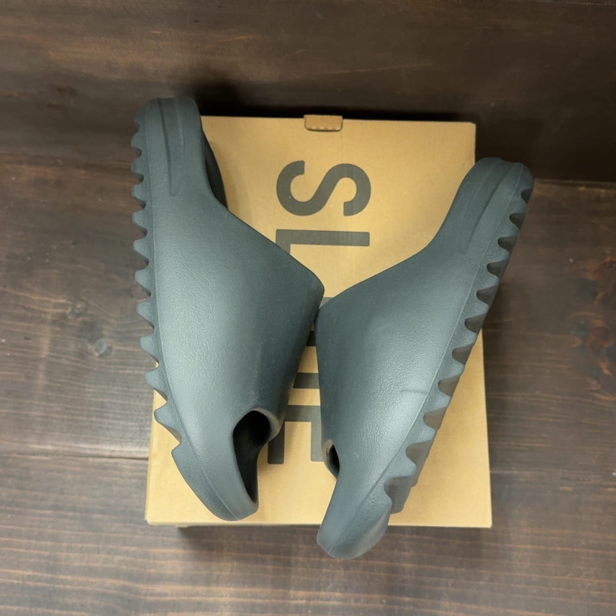 adidas Yeezy Slide Dark Onyx Size 9 - back