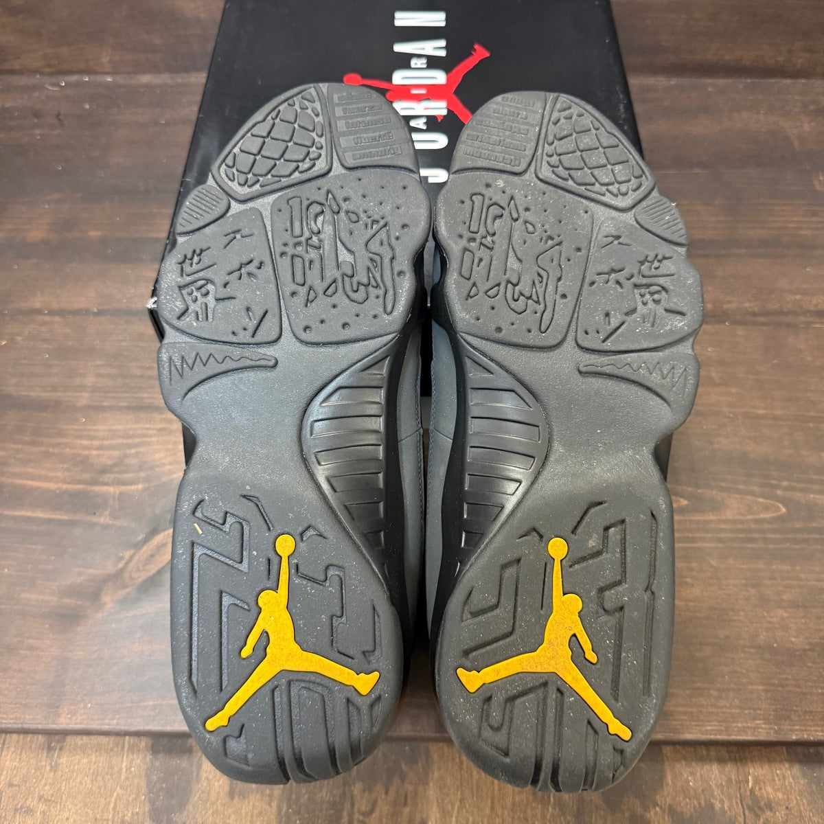 Jordan 9 Retro Dark Charcoal University Gold - Image 5