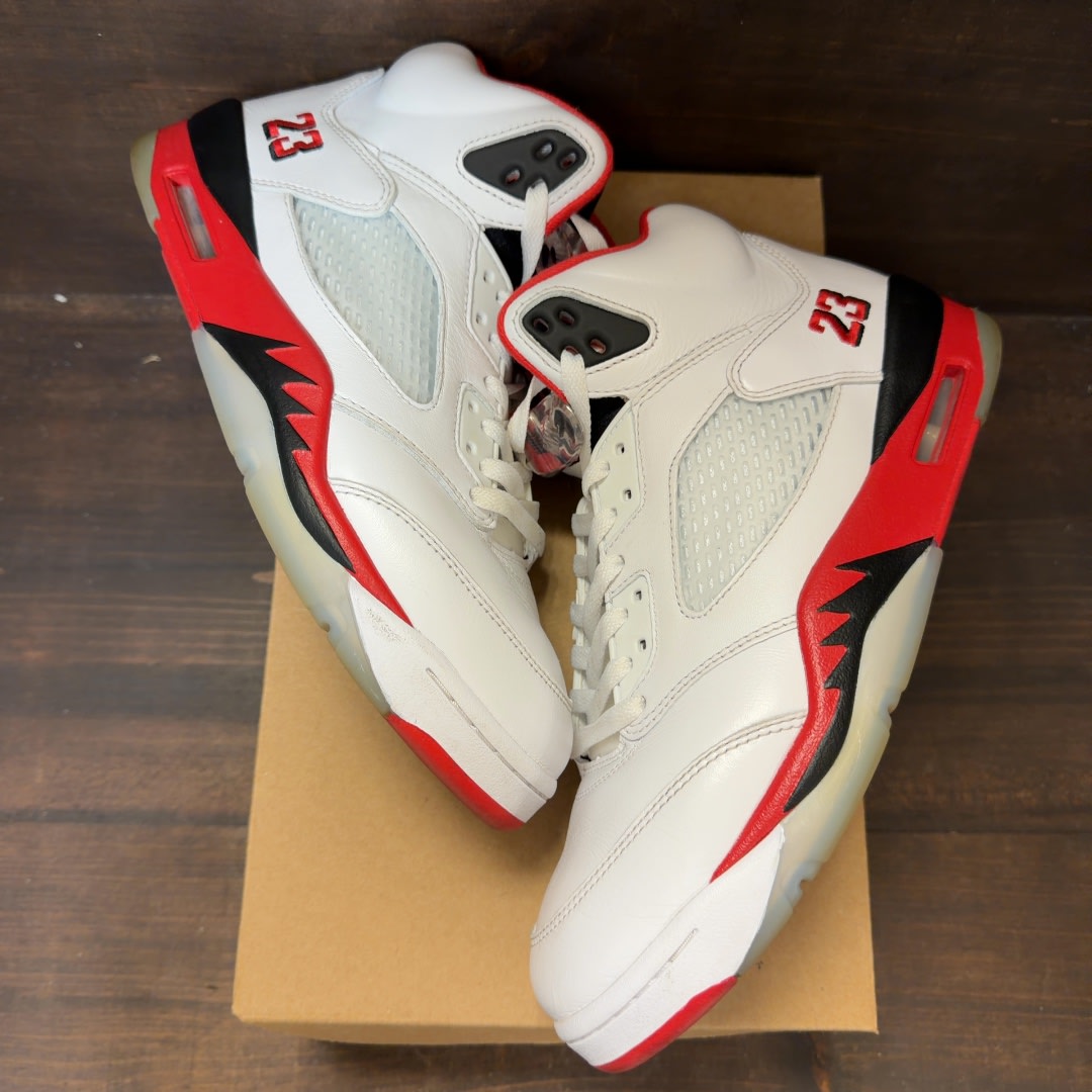 Jordan 5 Retro Fire Red Black Tongue (2025) Size 9.5 (Pre-Owned) - Image 2