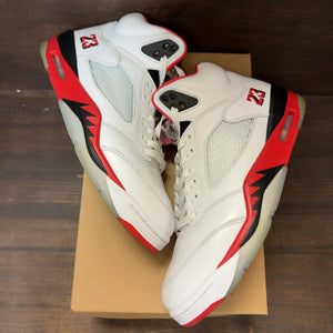 Jordan 5 Retro Fire Red Black Tongue (2025) Size 9.5 (Pre-Owned) - Image 2