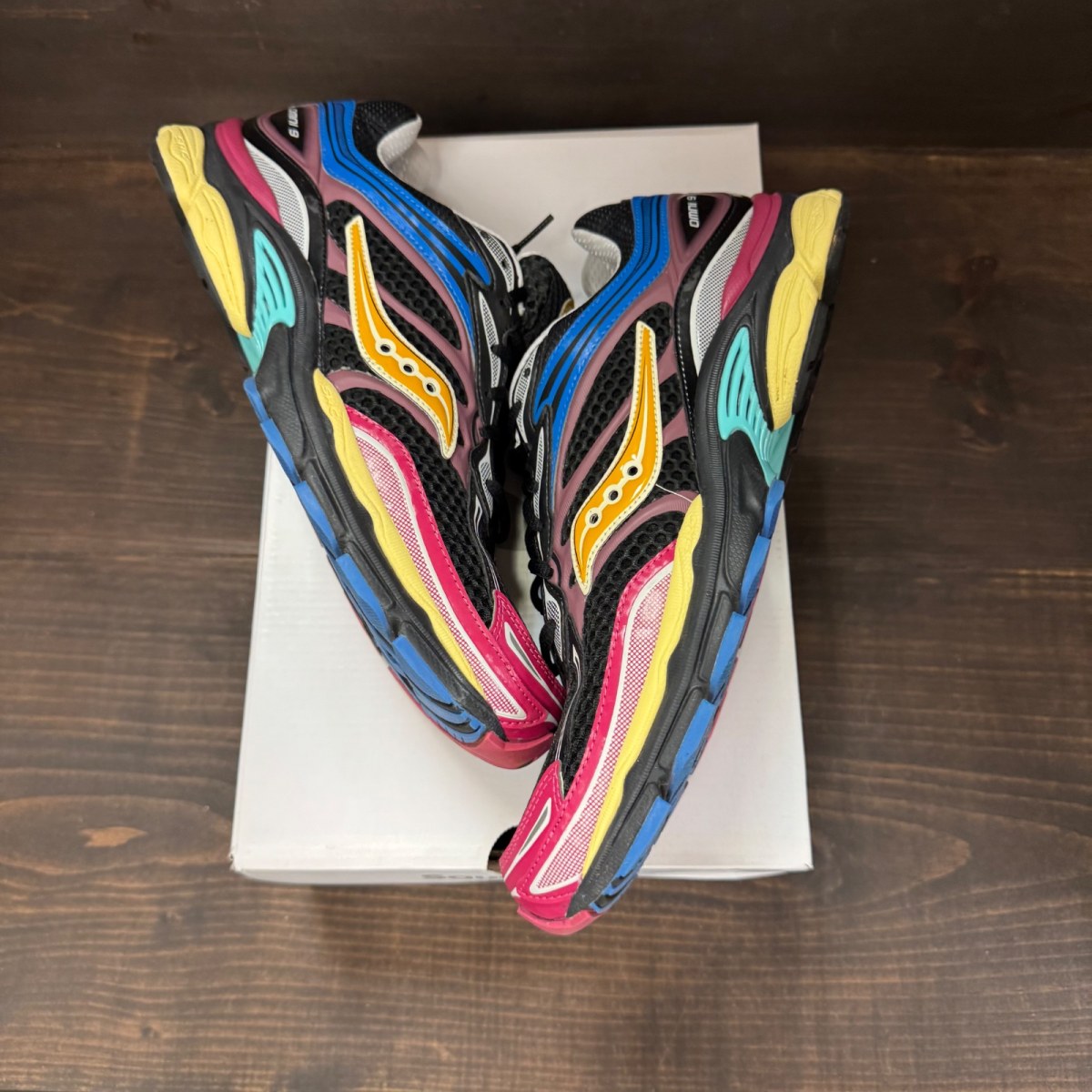 Saucony ProGrid Omni 9 Black Multi - Image 2
