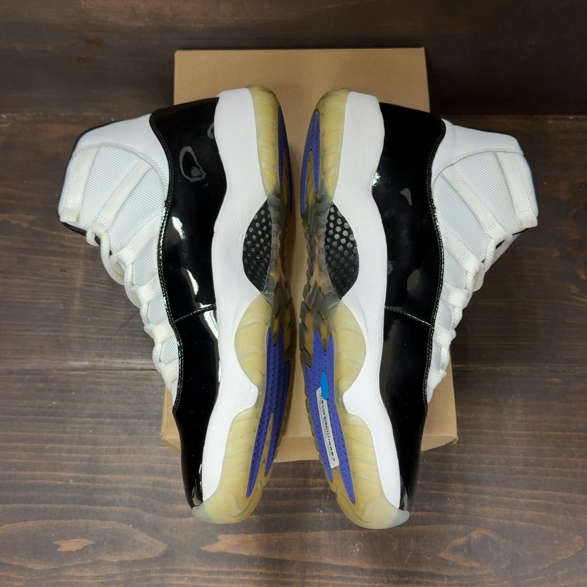 Jordan 11 Retro Concord (2018) Size 13 (Pre-Owned) - aux