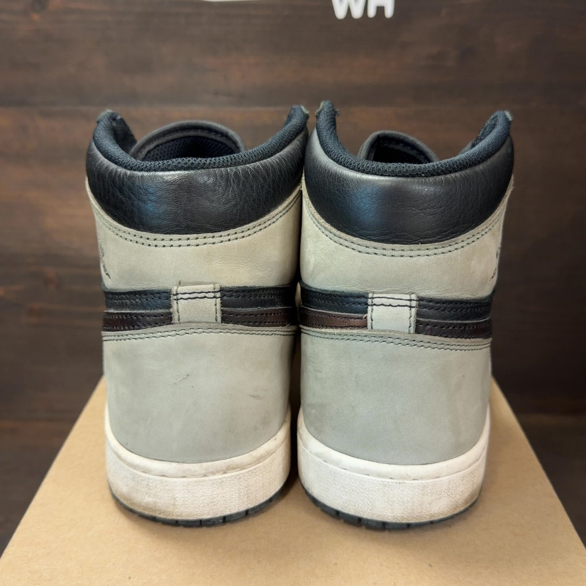 Jordan 1 Retro High Light Army Rust Shadow Patina Size 10 (Pre-Owned) - Image 4
