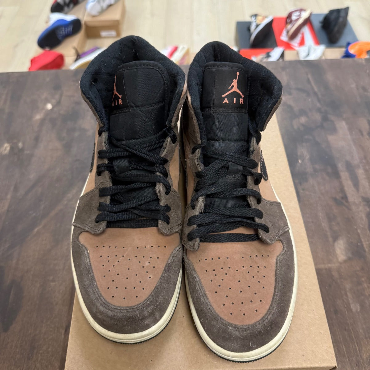 Jordan 1 Mid SE Dark Chocolate Size 8.5 (Pre-Owned) - Image 4