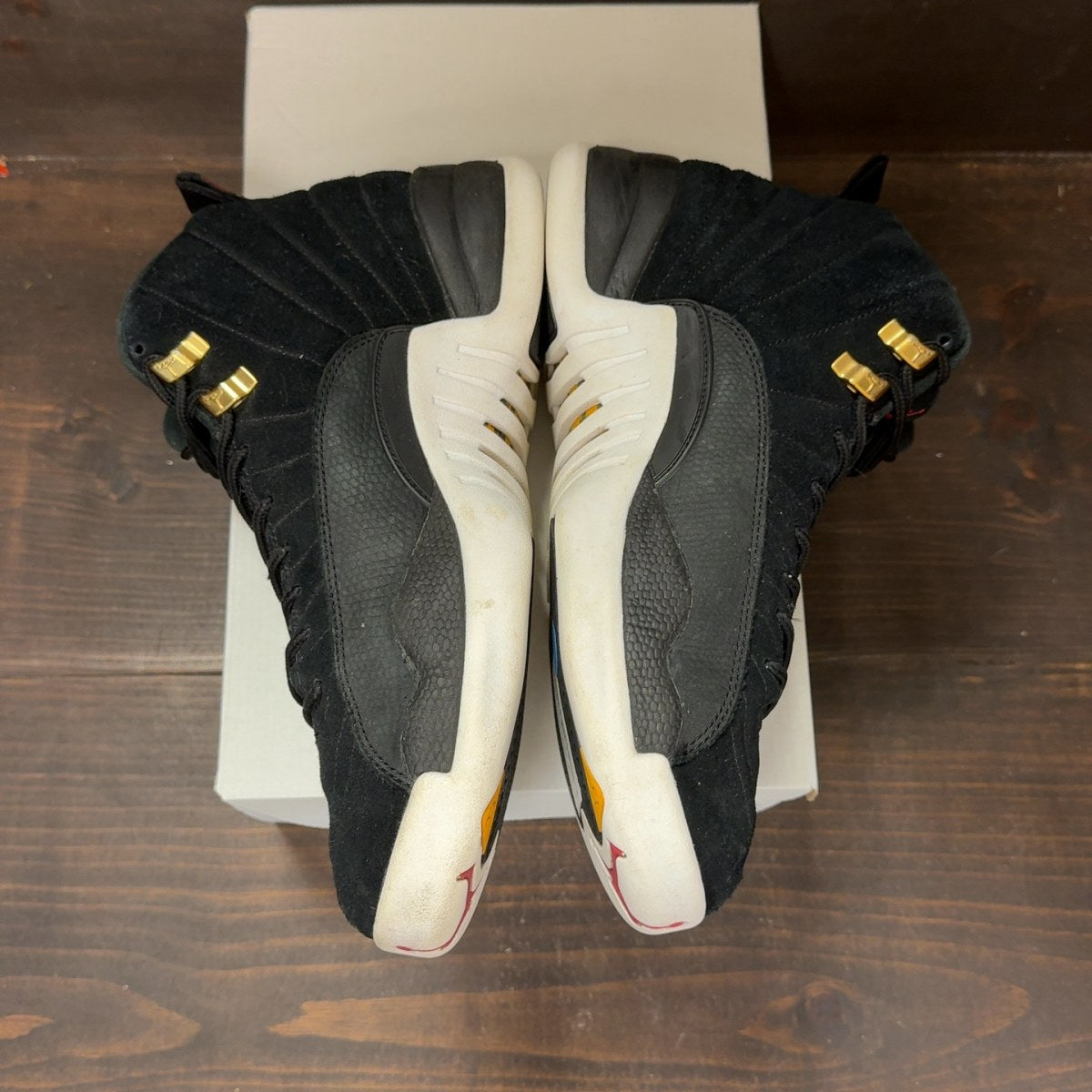Jordan 12 Retro Reverse Taxi Size 9.5 (Pre-Owned) - aux