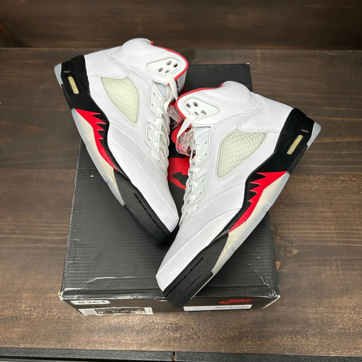 Jordan 5 Retro Fire Red Silver Tongue (2020) Size 8.5 (Pre-Owned) - Image 2