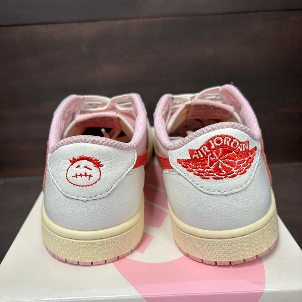 Jordan 1 Retro Low OG SP Travis Scott Sail Tropical Pink - Image 5