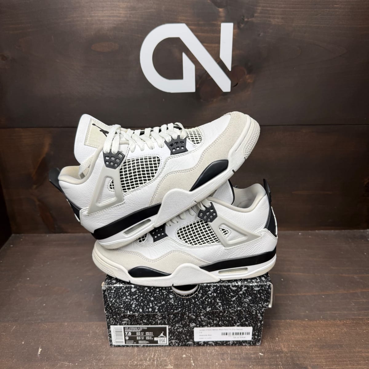 Jordan 4 Retro Military Black Size 7.5 (Pre-Owned) - front