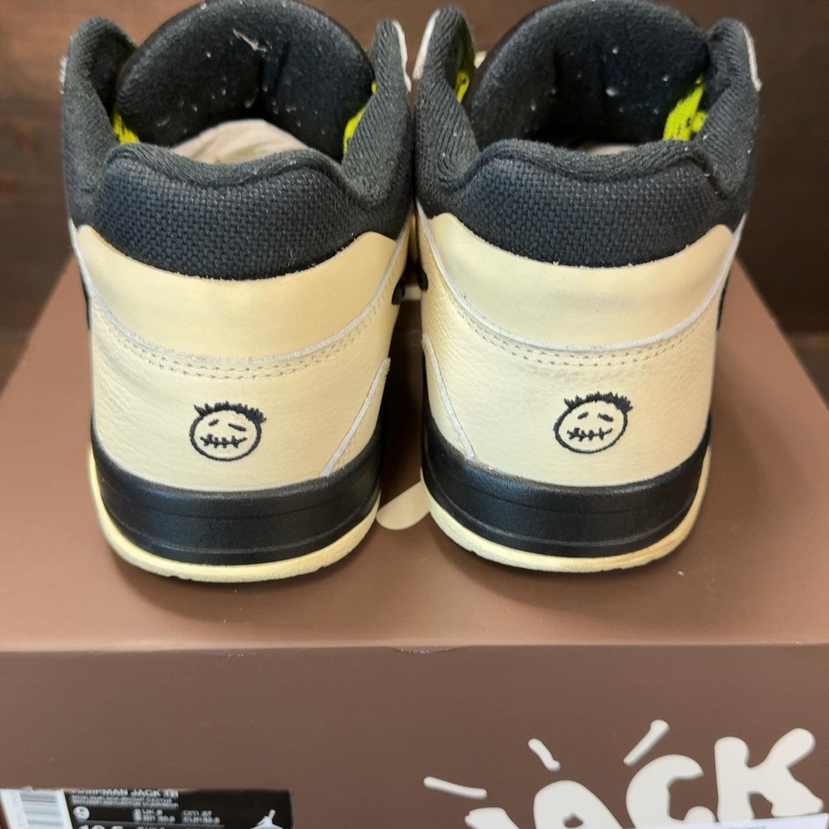 Jordan Jumpman Jack TR Travis Scott Bright Cactus Size 9 (Pre-Owned) - aux