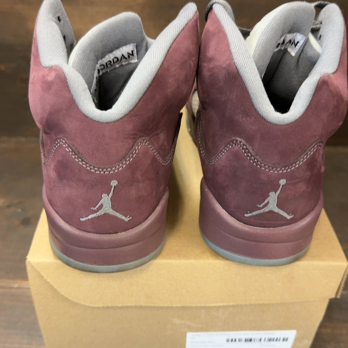 Jordan 5 Retro Burgundy (2023) Size 10 (Pre-Owned) - aux