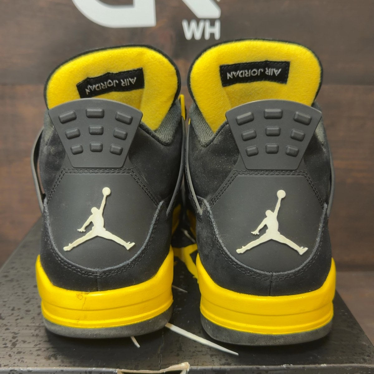 Jordan 4 Retro Thunder (2023) - Image 4