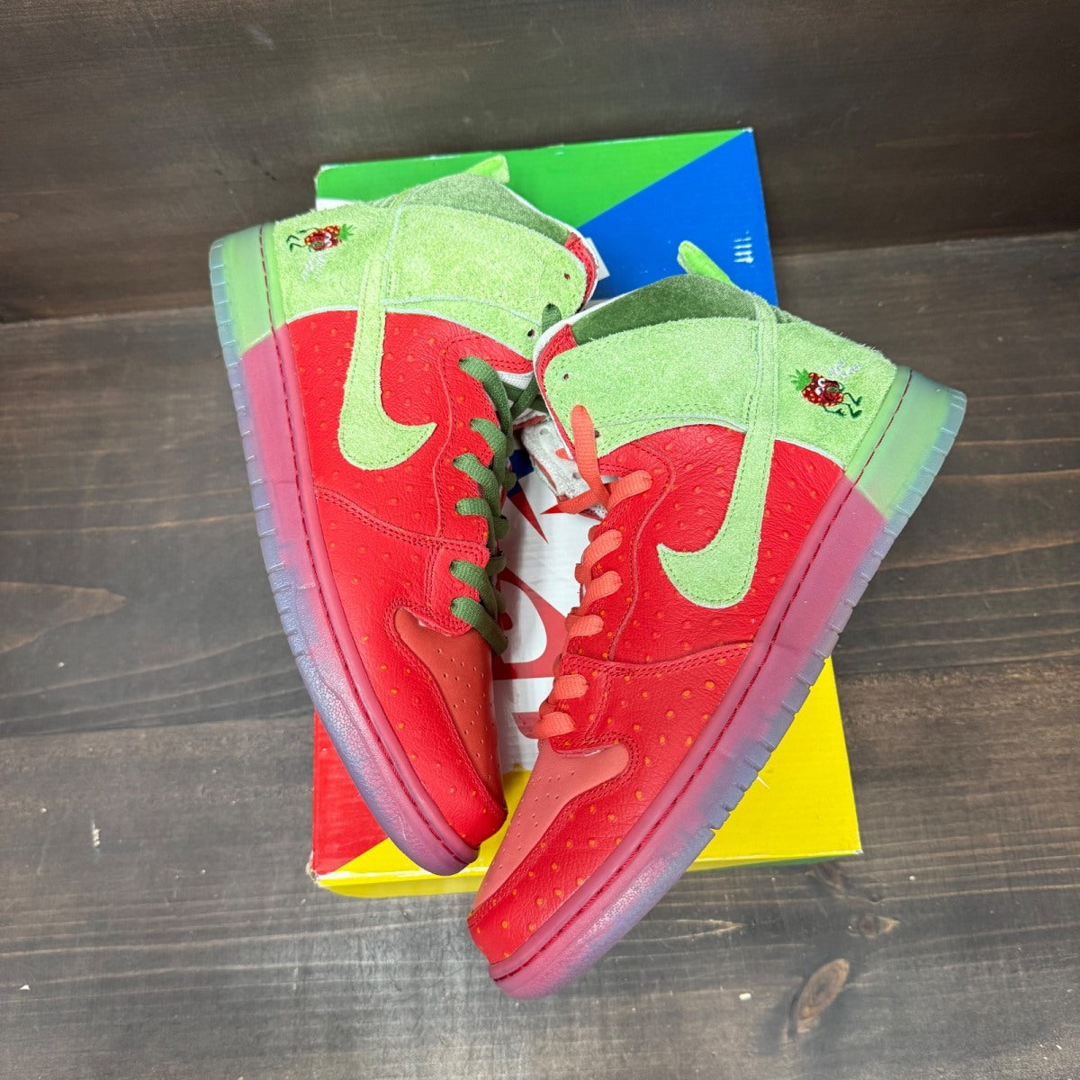 Nike SB Dunk High Strawberry Cough (Regular Box) - Image 4