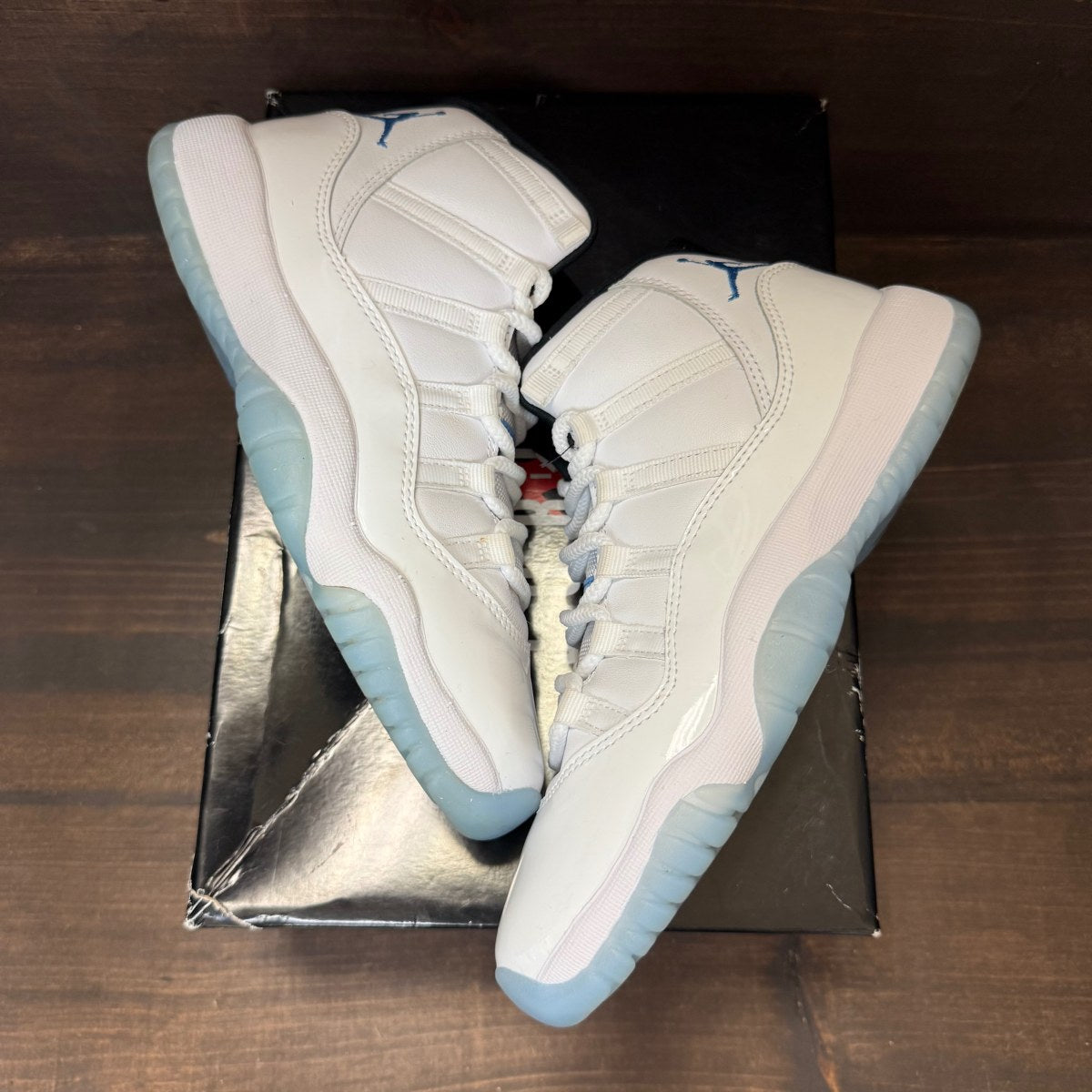 Jordan 11 Retro Legend Blue (2024) (GS) Size 5.5Y (Pre-Owned)