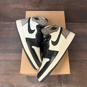 Jordan 1 Retro High Dark Mocha (GS) Size 5.5Y (Pre-Owned) - Image 2