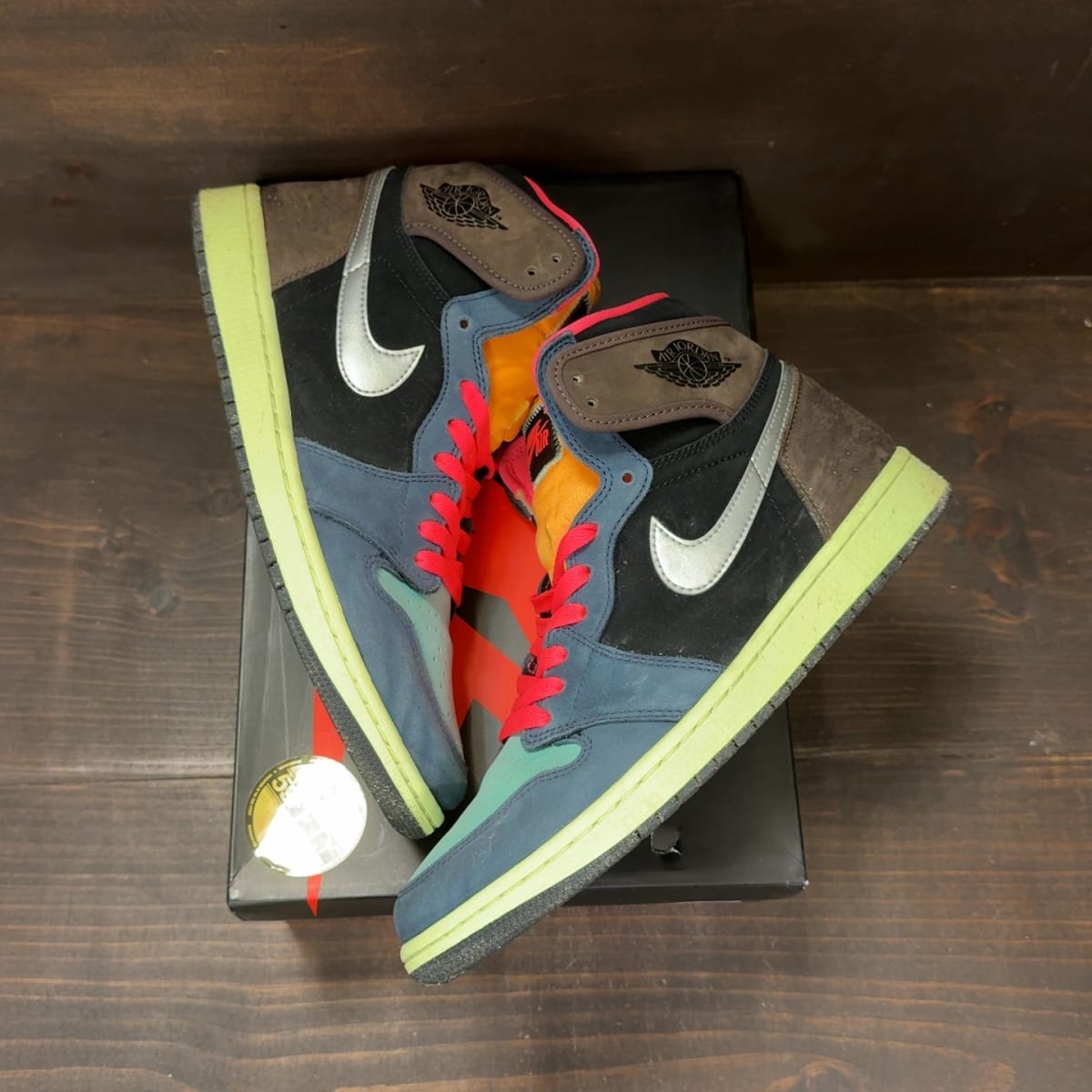 Jordan 1 Retro High Tokyo Bio Hack Size 10.5 (Pre-Owned) - back