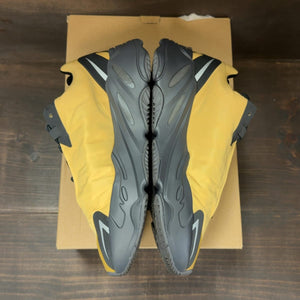 adidas Yeezy Boost 700 MNVN Honey Flux Size 9 (Pre-Owned) - aux