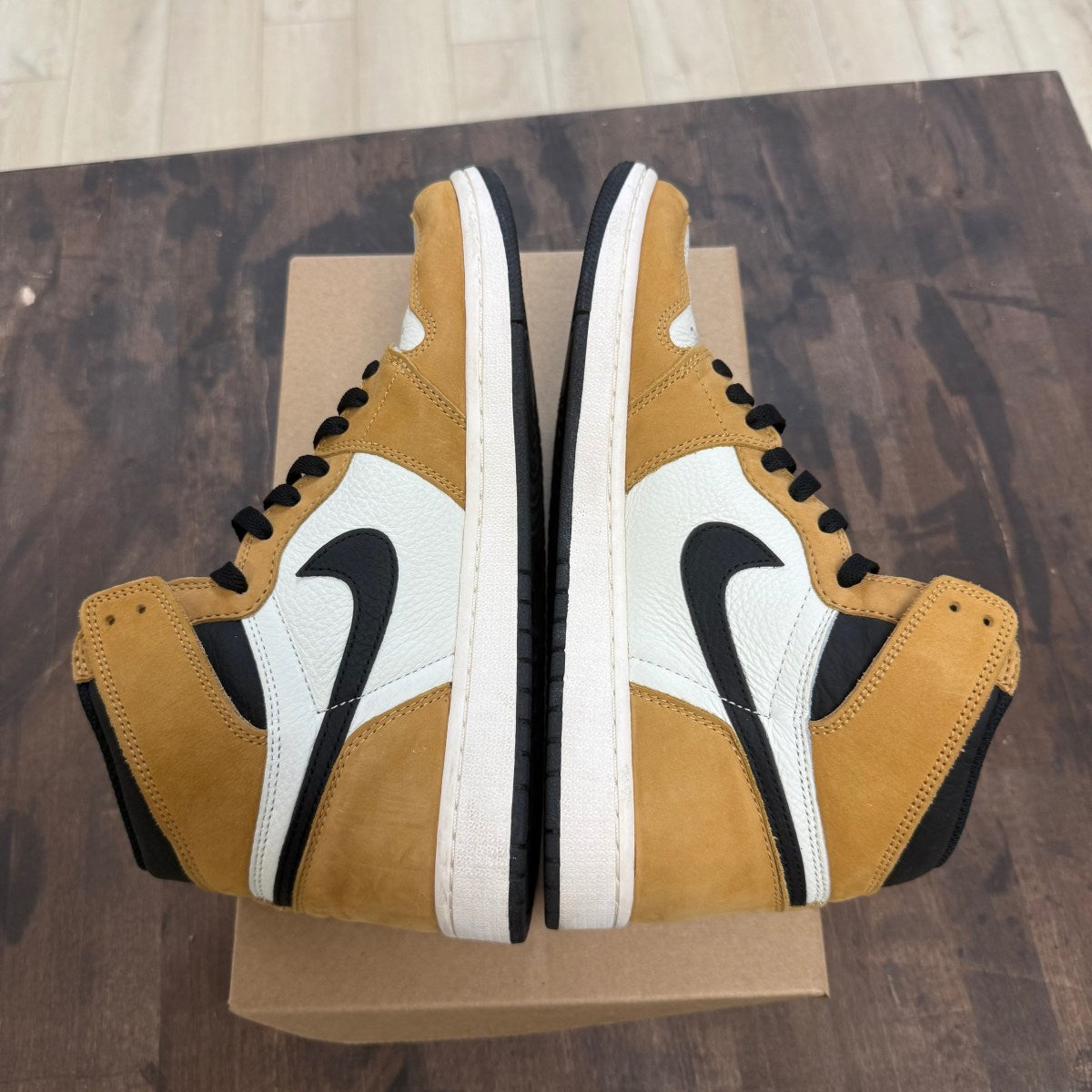 Jordan 1 Retro High Rookie of the Year Size 10.5 (Pre-Owned) - Image 4