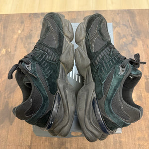 New Balance 9060 Triple Black - Image 4