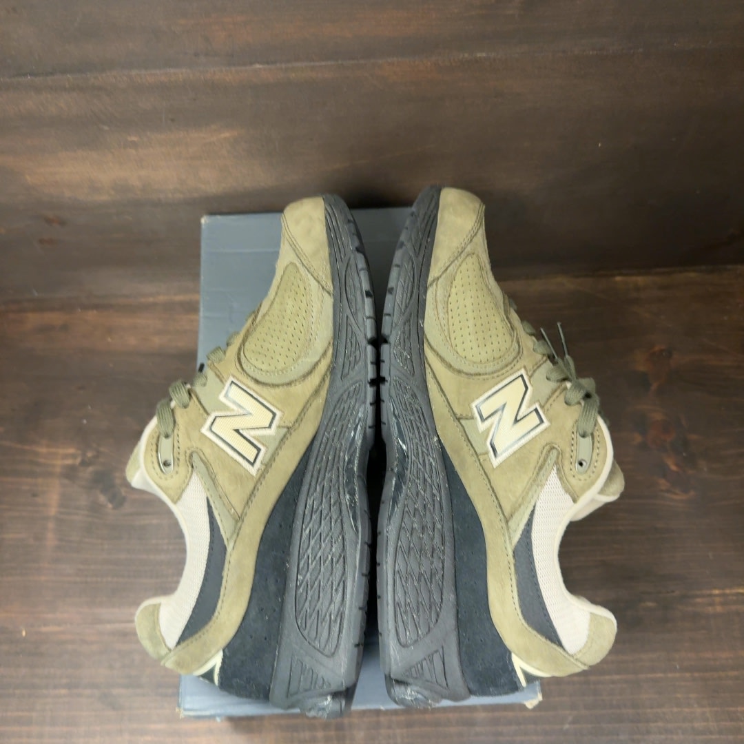New Balance 2002R Olive Green Black Size 9.5 (Pre-Owned)
