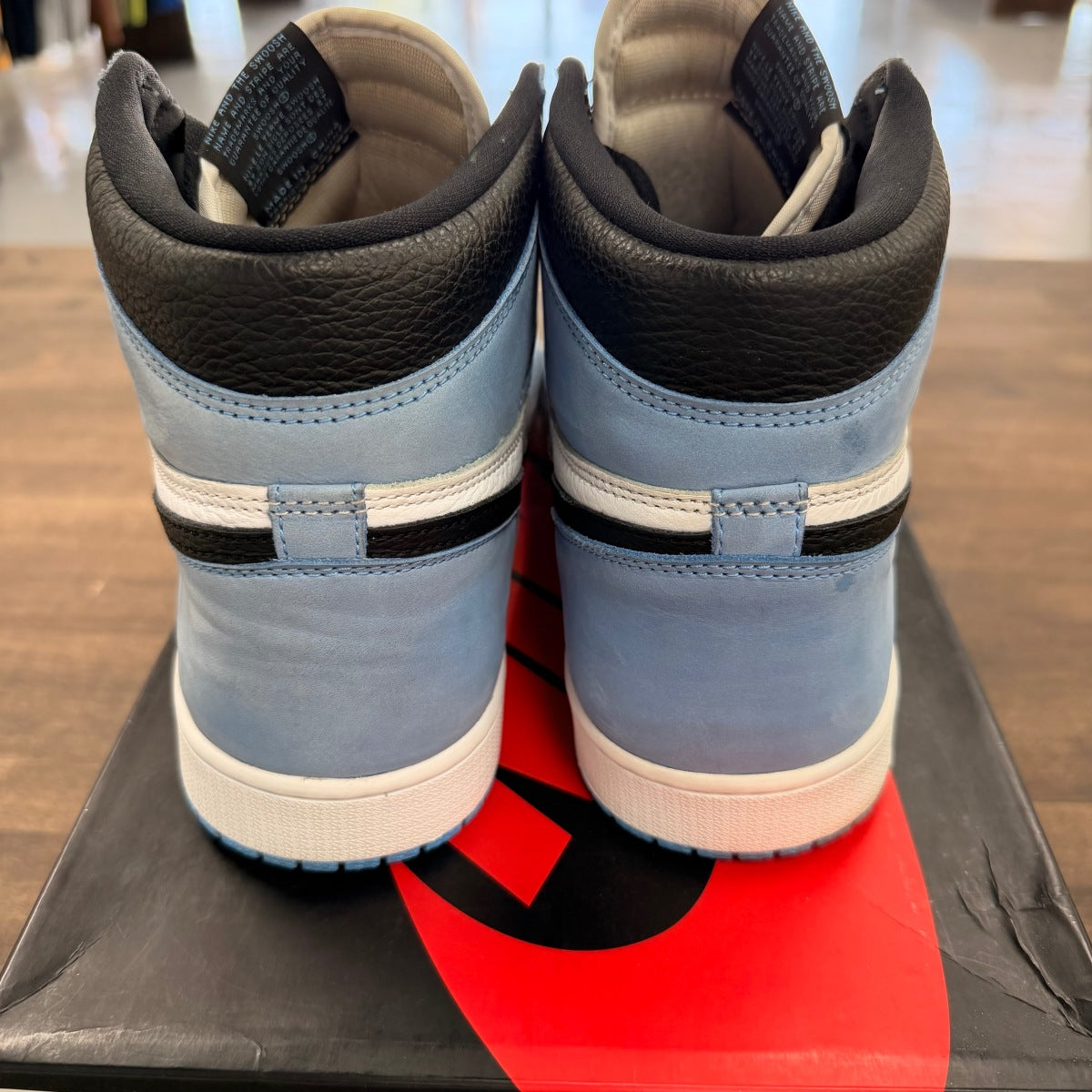 Jordan 1 Retro High OG University Blue Size 12 (Pre-Owned)