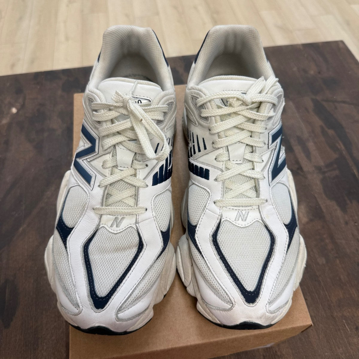 New Balance 9060 White Navy Size 13 (Pre-Owned) - Image 2