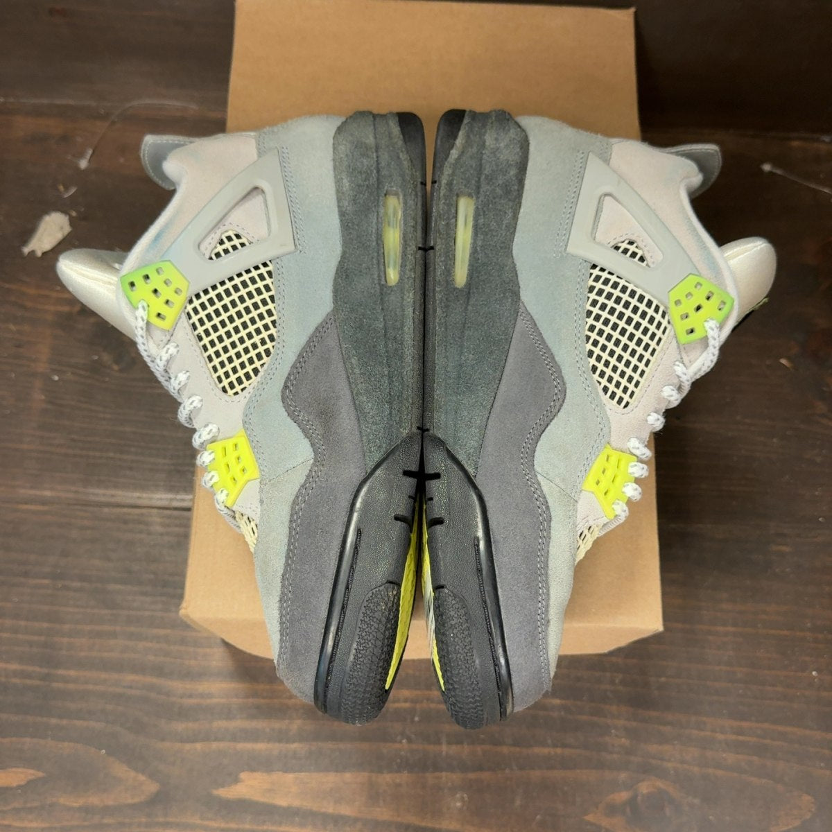 Jordan 4 Retro SE 95 Neon Size 8.5 (Pre-Owned) - Image 4