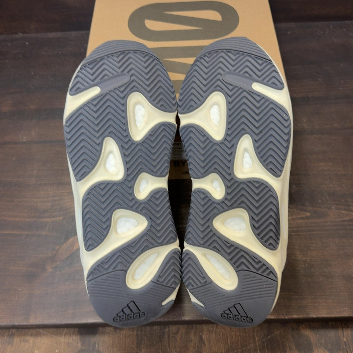 adidas Yeezy Boost 700 Analog - Image 8