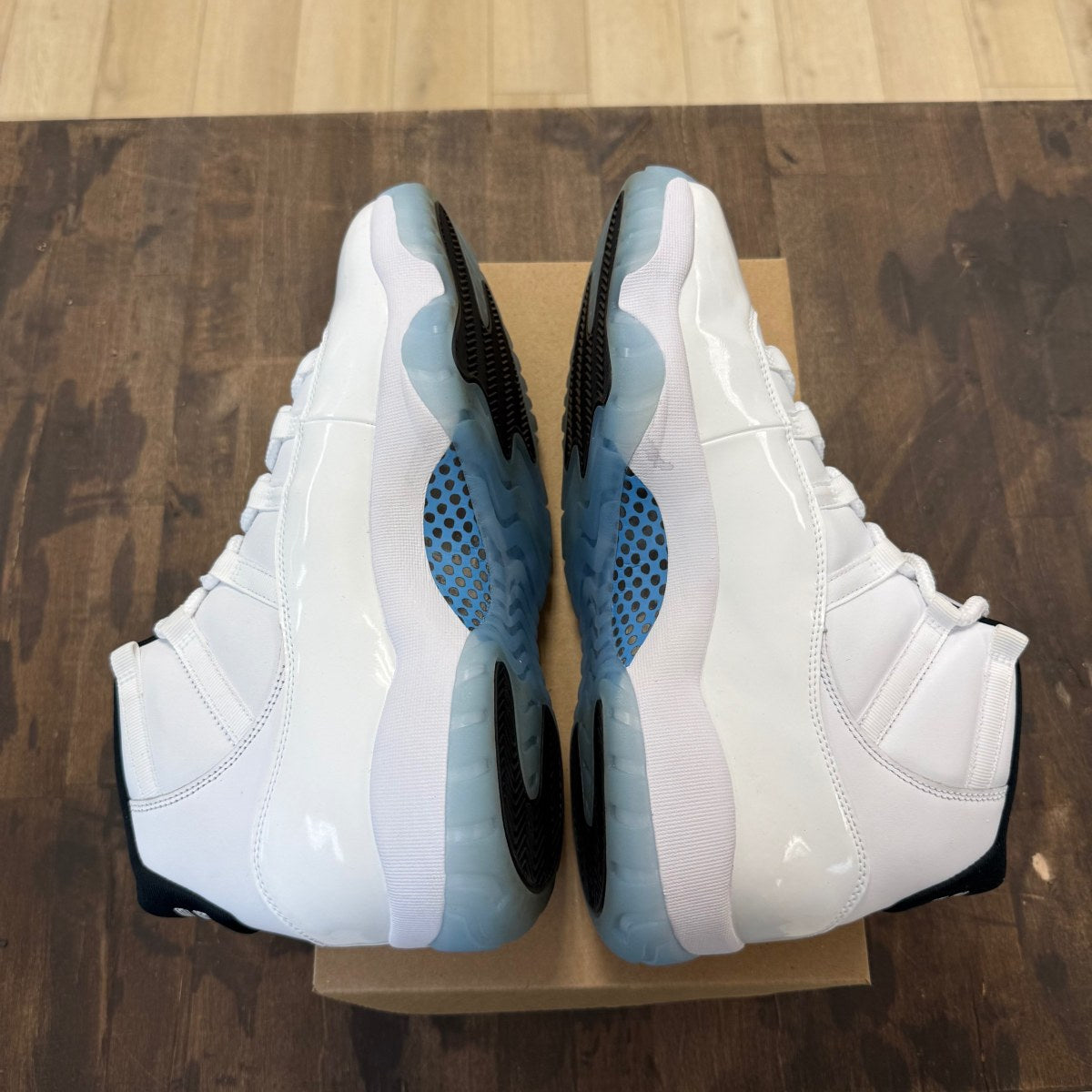 Jordan 11 Retro Legend Blue (2024) Size 12.5 (Pre-Owned) - Image 4